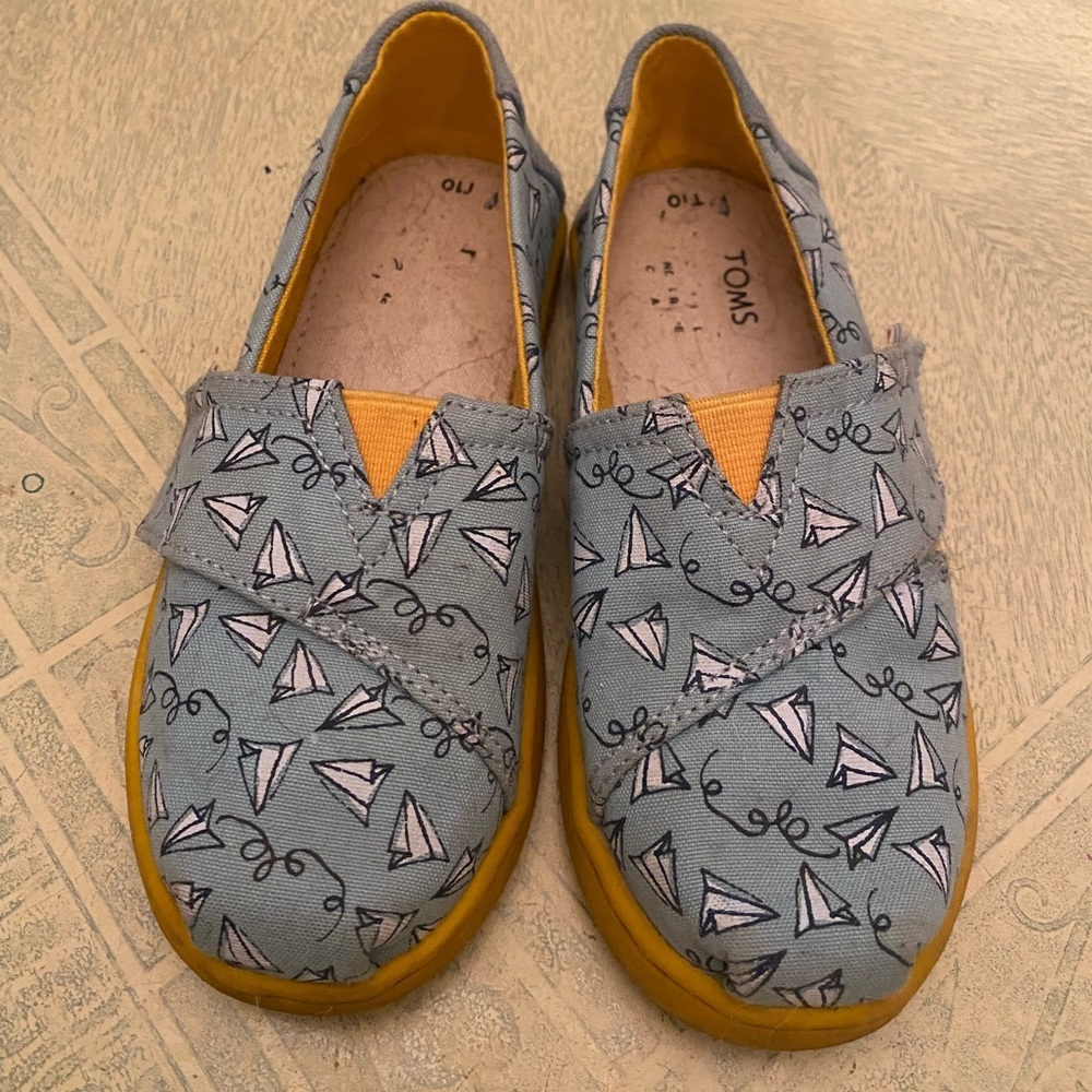 Toms Kids Alpargata paper airplane shoes